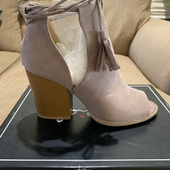 Sandals - Picture 2 of 2